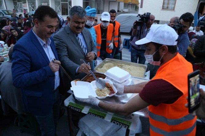 Ereğli’de geleneksel mahalle iftarları başladı