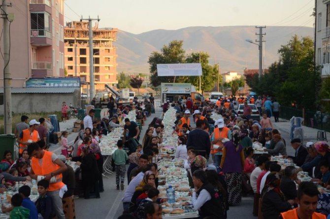 Ereğli’de geleneksel mahalle iftarları başladı