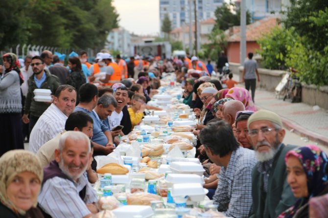 Ereğli’de geleneksel mahalle iftarları sürüyor