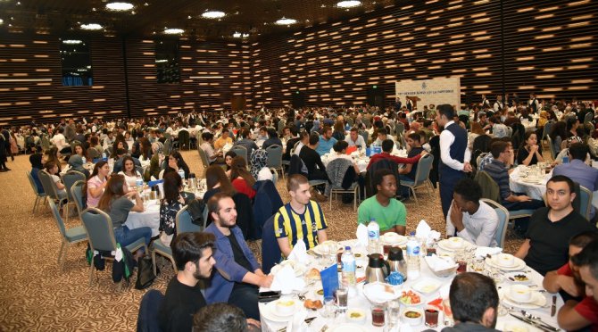 Başkan Pekyatırmacı gençlerle iftarda buluştu