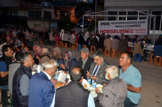 Ereğli Belediyesi mahalle iftarlarına devam ediyor