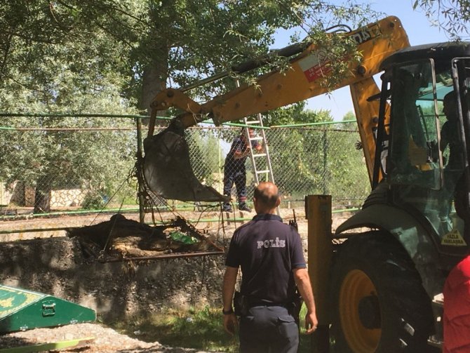 Sulama kanalında bir kolu kesilmiş kadın cesedi bulundu