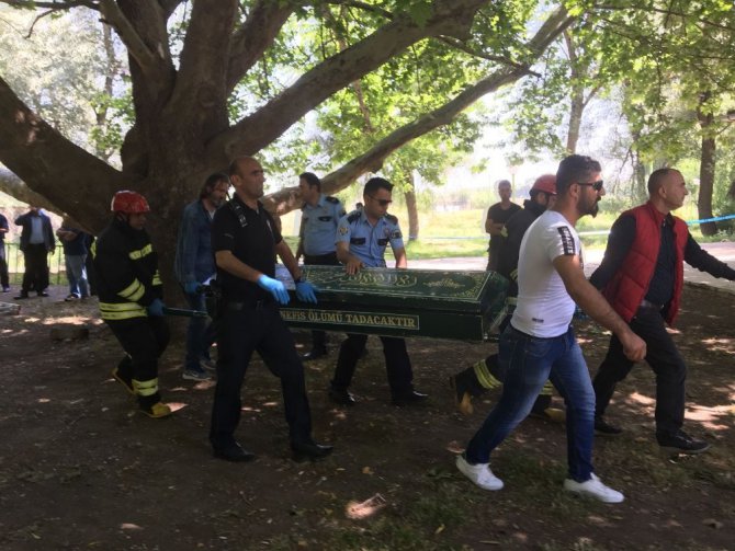 Sulama kanalında bir kolu kesilmiş kadın cesedi bulundu