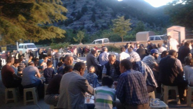 Başkan Tutal, Susuz ve Gölyüzü mahallesi sakinleri ile iftar açtı