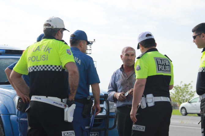 Tır devrildi sürücünün 10 yaşındaki oğlu hayatını kaybetti