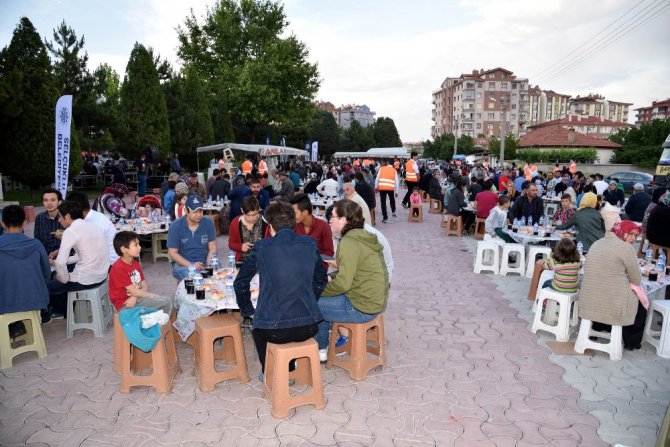 Selçuklu’da mahalle iftarları sürüyor