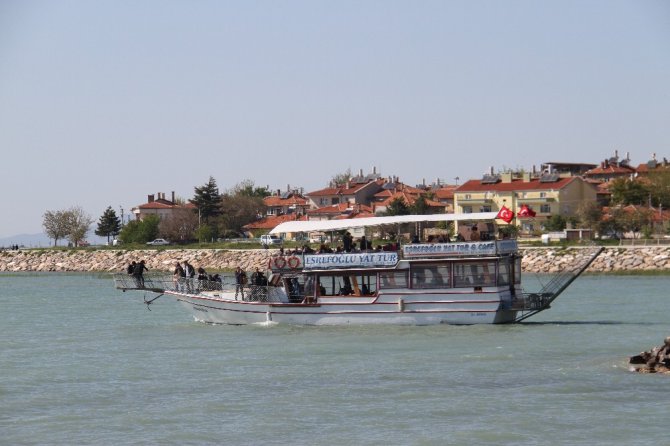 Yabancı turistler günbatımını izlemek için karavanlarıyla Beyşehir’e geliyor