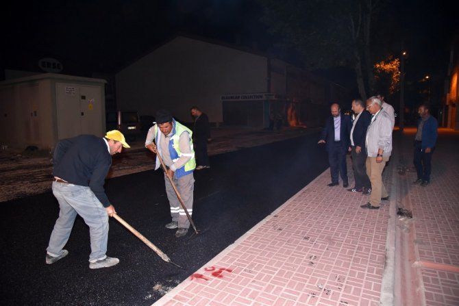 Selçuklu’da asfalt mesaisi gece gündüz devam ediyor