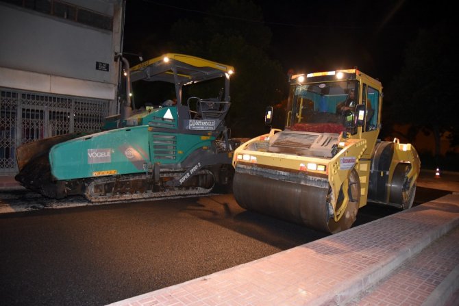 Selçuklu’da asfalt mesaisi gece gündüz devam ediyor