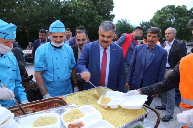 Ereğli Belediyesi mahalle iftarlarına devam ediyor