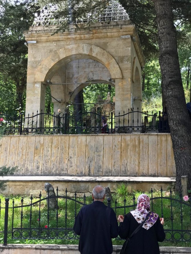 Muhammed Hadimi Hazretleri Türbesi’ne ziyaretçi akını