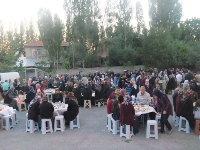 Başkan Tutal, Gökhüyük Mahallesinde iftar açtı