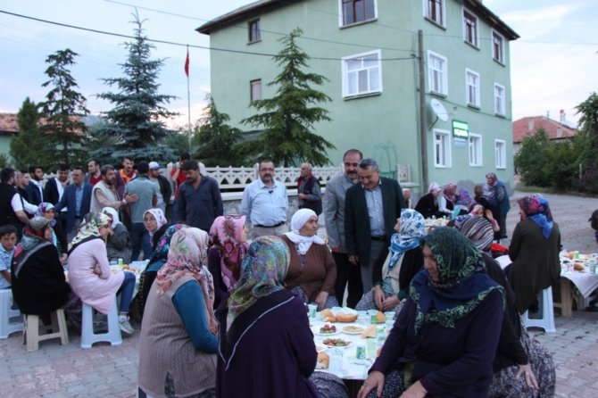 Seydişehir Belediyesinin iftar sofrası Kuran Mahallesine kuruldu