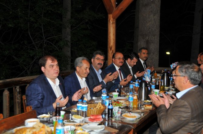 Başkan Akkaya’dan ilçe protokolüne iftar