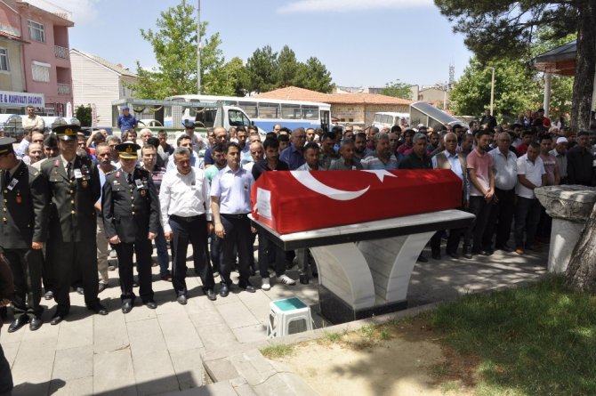 Trafik kazasında hayatını kaybeden uzman çavuş toprağa verildi