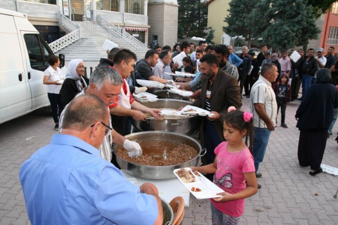 Kulu’da yardım derneğinden iftar