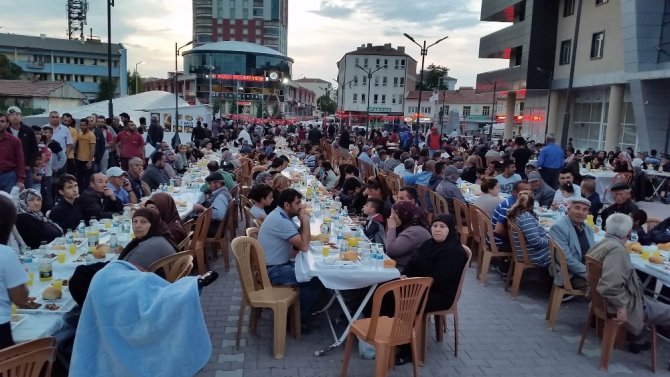 Kulu’da yardım derneğinden iftar