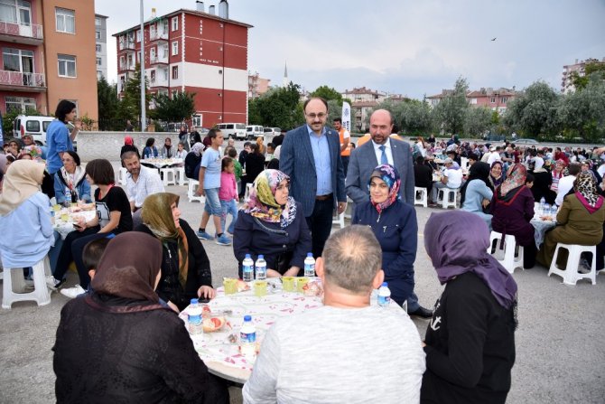 Pekyatırmacı, "İftar sofraları birlik ve beraberliğimizi geliştiriyor"