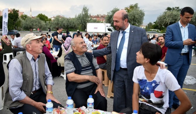 Pekyatırmacı, "İftar sofraları birlik ve beraberliğimizi geliştiriyor"