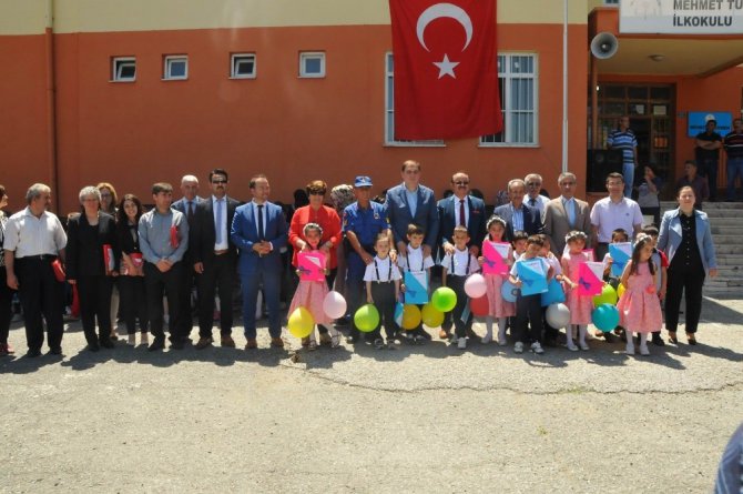 Akşehir’de öğrencilerin karne sevinci