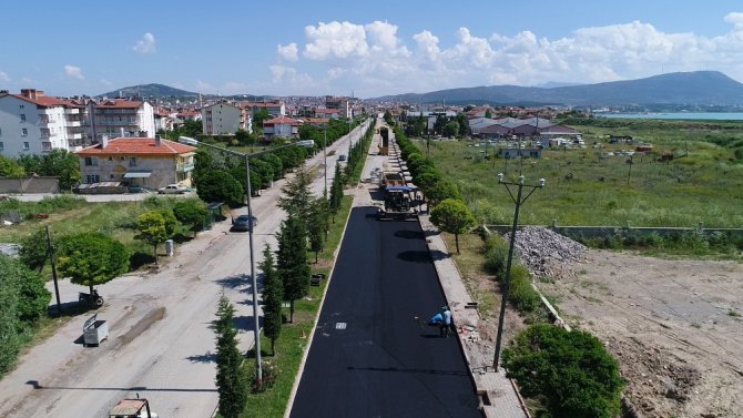 Beyşehir’de sıcak asfalt çalışmaları sürüyor