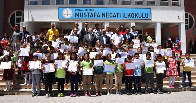 Başkan Pekyatırmacı, öğrencilerin karne sevincine ortak oldu