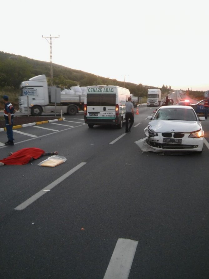 Otomobille çarpışan motosikletin sürücüsü öldü