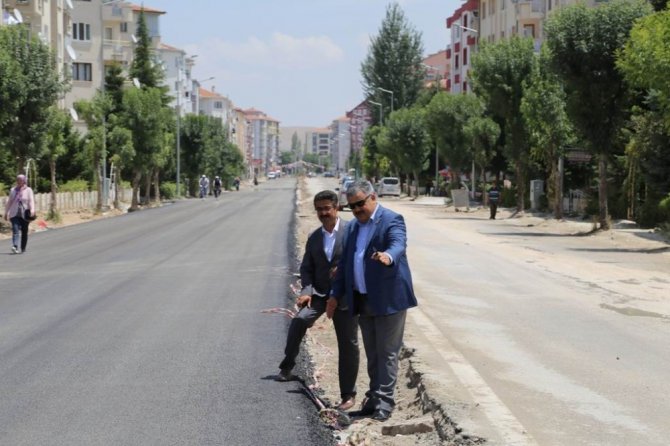 Ereğli Belediyesi asfalt çalışmalarına gece gündüz devam ediyor