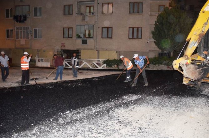 Ereğli Belediyesi asfalt çalışmalarına gece gündüz devam ediyor