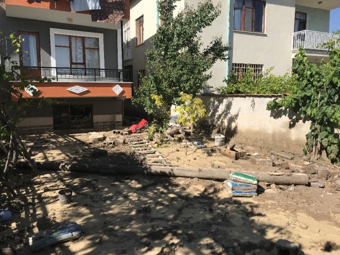 Sel felaketinin yaşandığı bölgede 121 ev ve işyerini su bastı