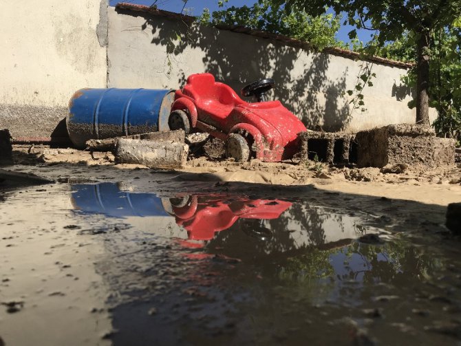 Sel felaketinin yaşandığı bölgede 121 ev ve işyerini su bastı