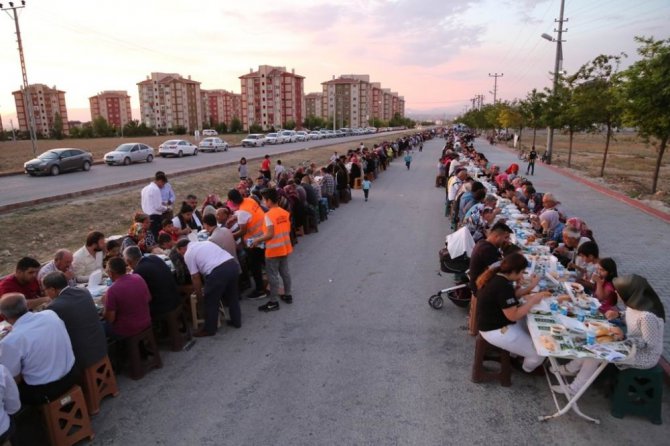 Başkan Özgüven: "40 bin hemşehrimizle iftar sofrasında buluştuk"