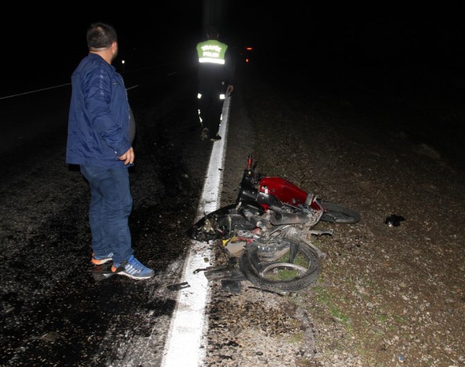 Devrilerek sürüklenen motosikletteki 2 kişi yaralandı