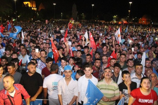 Seçim sonuçları Konya’da coşkuyla kutlandı