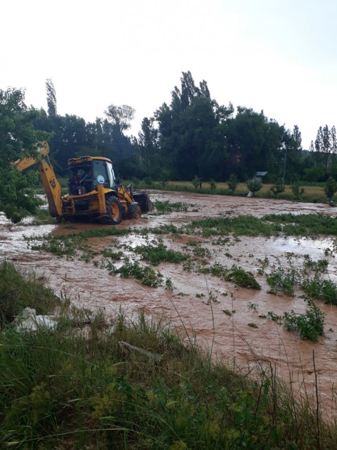 Derbent dolu ve yağışa teslim