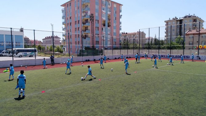 Selçuklu’ya 62 suni çim saha daha yapılıyor