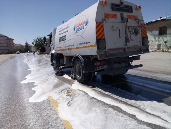 Ereğli’de caddeler sabunlu su ile yıkanıyor