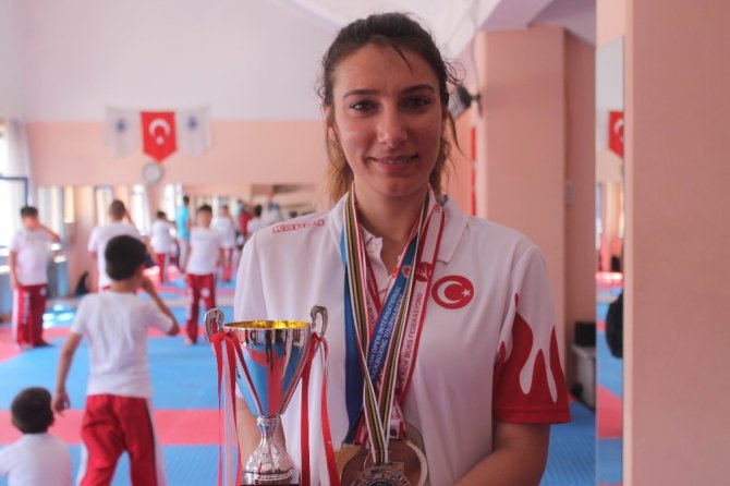 Sporu bırakacaktı, dünya ikincisi oldu