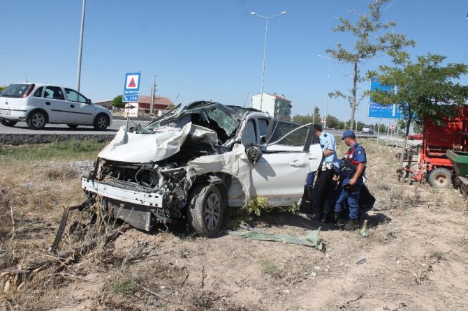 Lastiği patlayan otomobil takla attı: 1’i ağır 4 yaralı