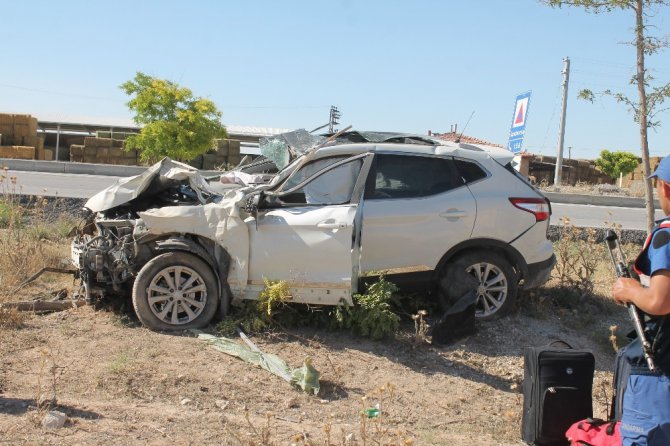 Lastiği patlayan otomobil takla attı: 1’i ağır 4 yaralı