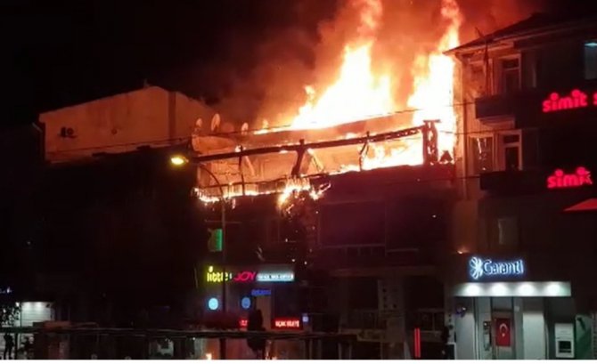 Konya’da kafede korkutan yangın