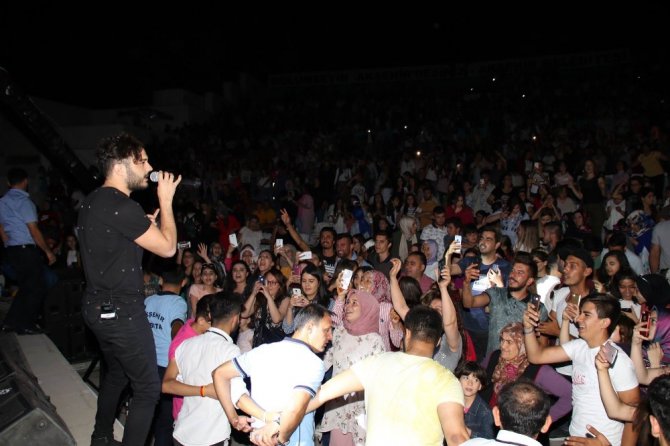 İlyas Yalçıntaş’la Akşehir’de romantik gece