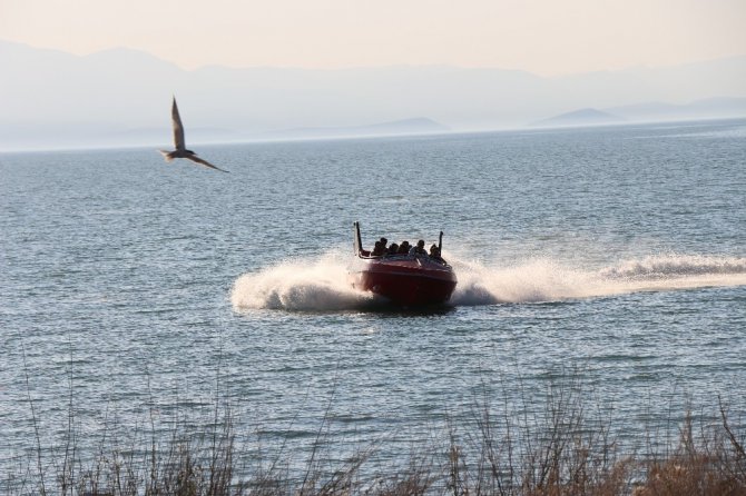 Beyşehir’de adrenalin tutkunlarının “jetboat” heyecanı