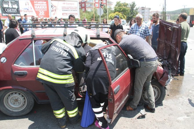 Konya’da iki otomobil çarpıştı: 4 yaralı