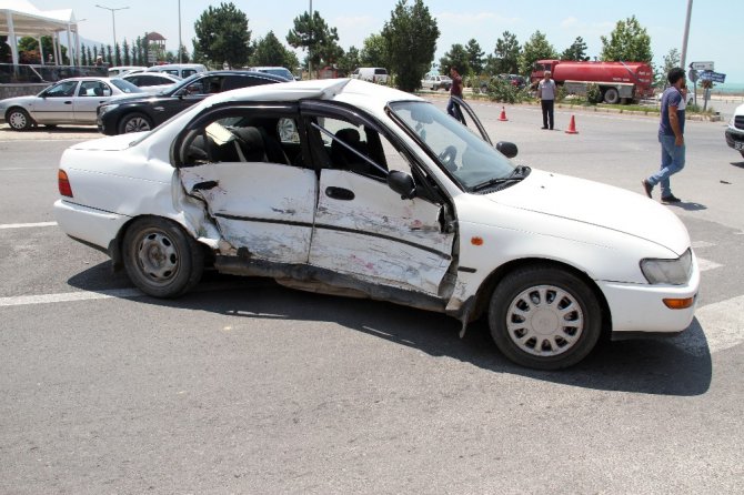 Konya’da iki otomobil çarpıştı: 4 yaralı