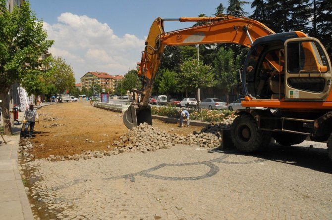 Akşehir 24 Ağustos Bulvarı sıcak asfaltla buluşuyor