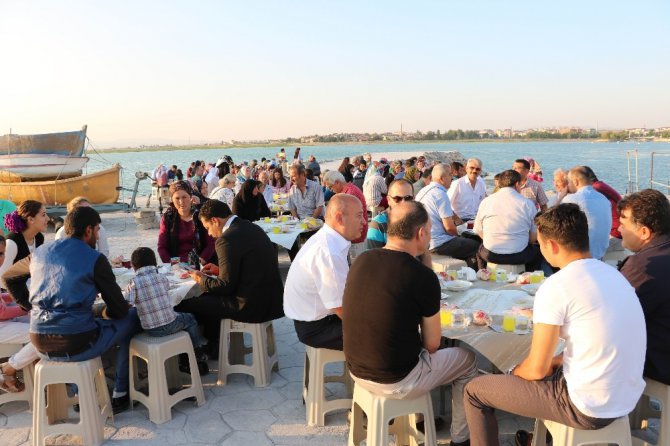 Beyşehir Belediyesinden şehit aileleri ve gaziler onuruna yemek