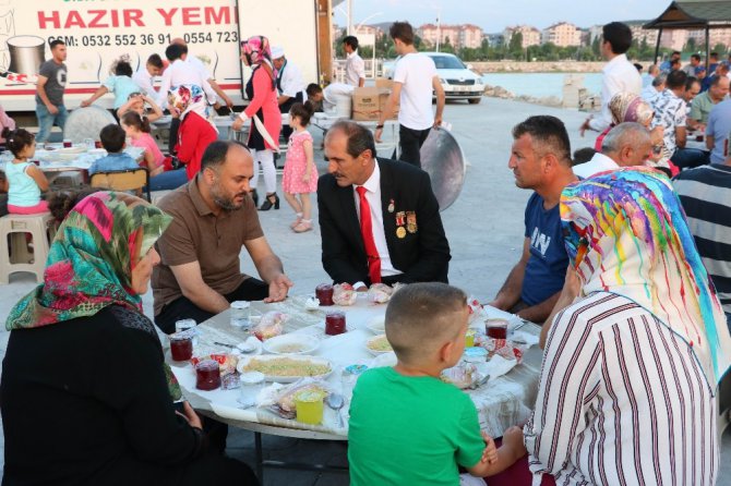 Beyşehir Belediyesinden şehit aileleri ve gaziler onuruna yemek