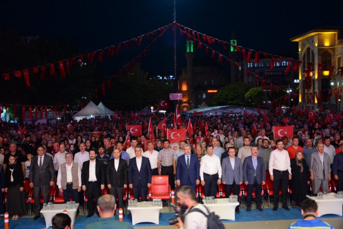 Aksaray’da 15 Temmuz darbe girişimi lanetlendi, şehitler anıldı