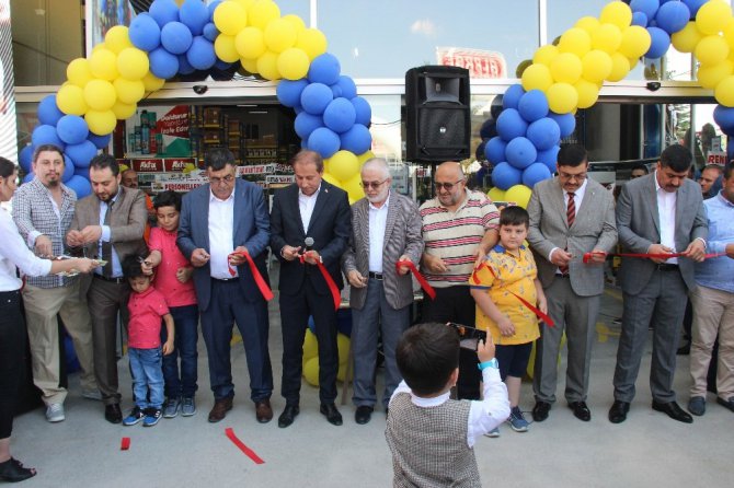 Konya’nın en büyük endüstriyel yapı marketi açıldı